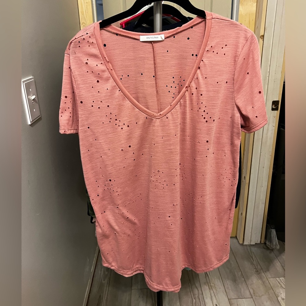 Anistar brand, Pink and size L shirt.